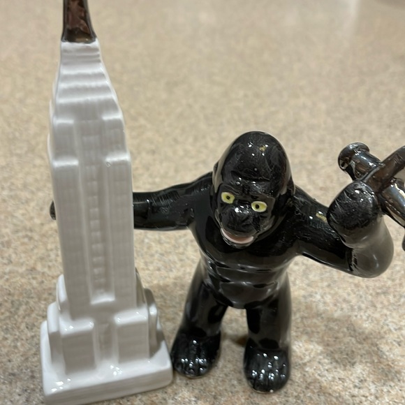 Other - King Kong and Empire State Building Salt and Pepper Shakers